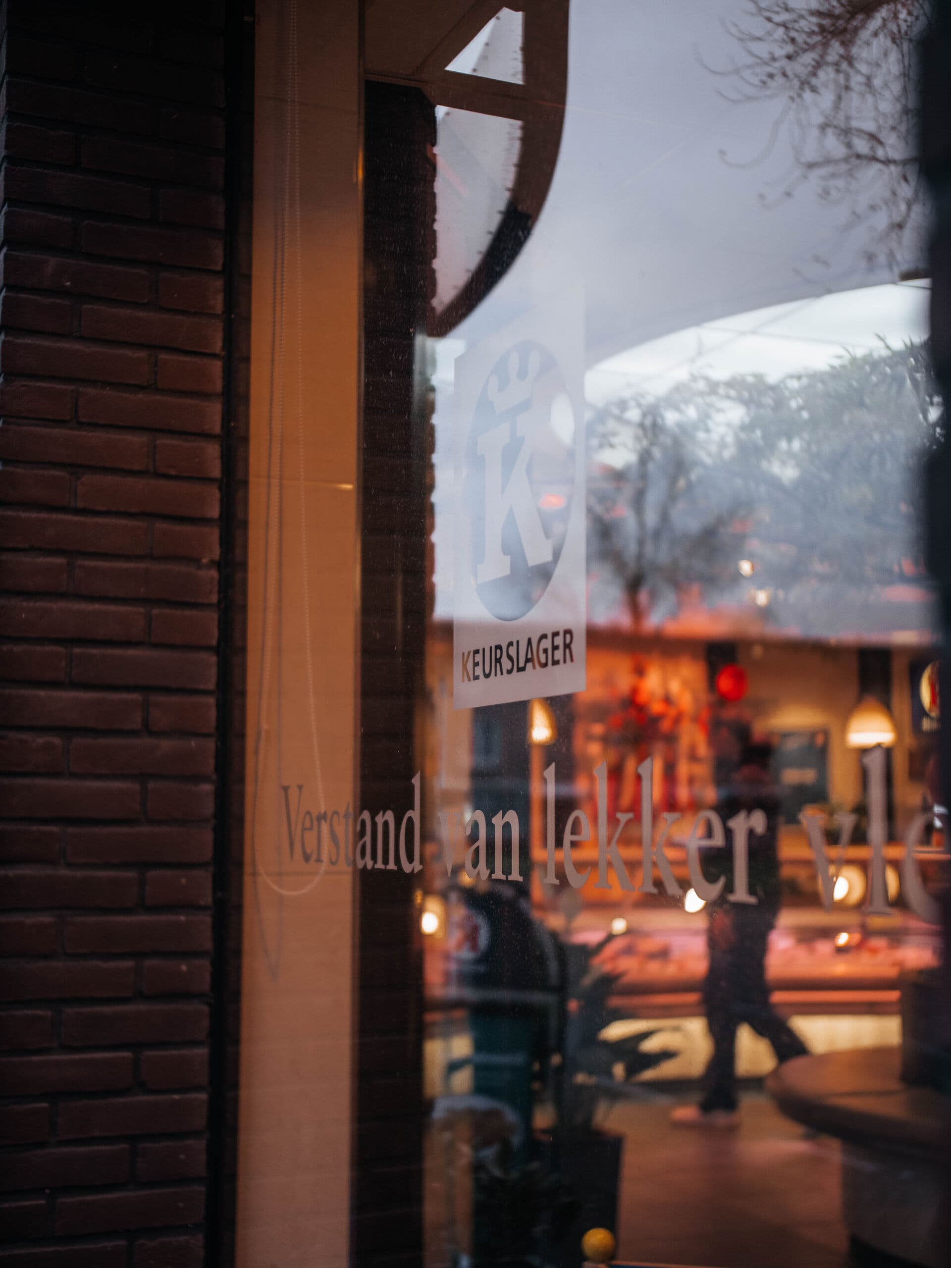 Cooijmans vitrine met vers vlees
