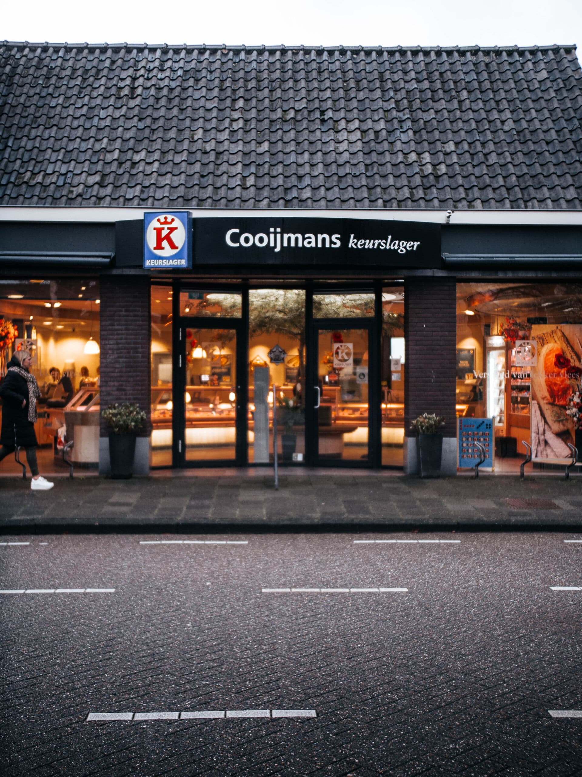 Voorgevel van de winkel van Cooijmans Keurslager aan de Nieuwstraat in Sint-Michielsgestel